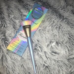 Too Faced MAGIC RAINBOW STROBING BRUSH